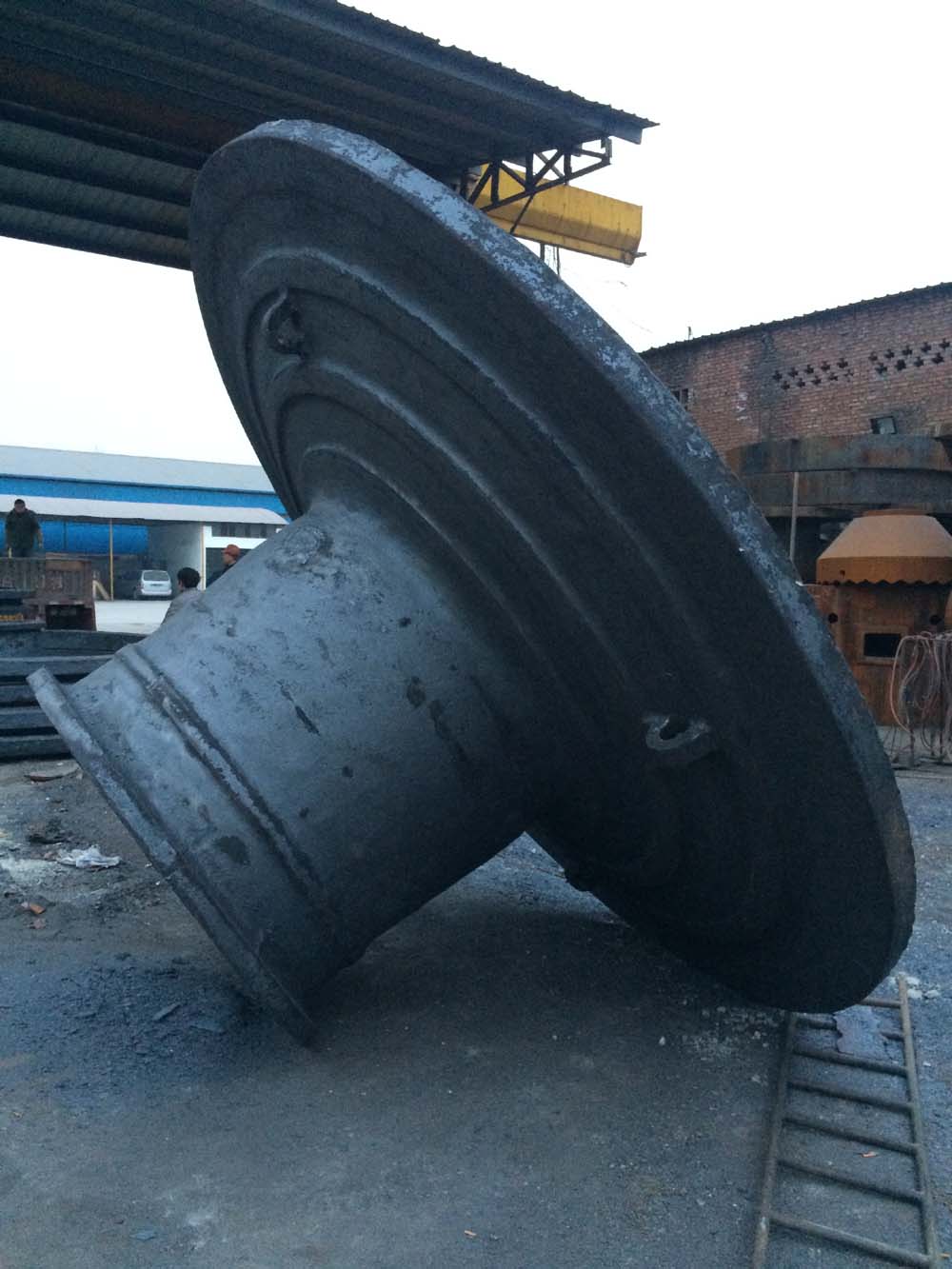 端盖定制厂家请认准新乡腾飞铸钢专业加工1吨以上铸钢件