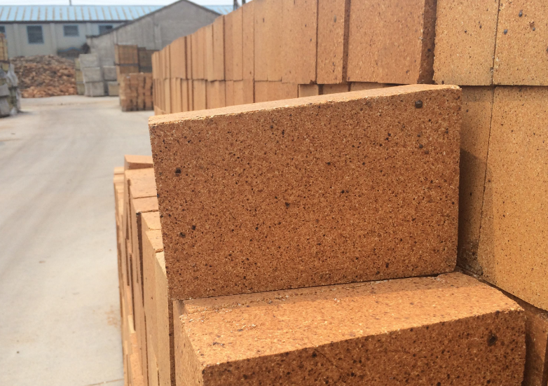 新密市金三角耐火材料厂生产粘土耐火砖